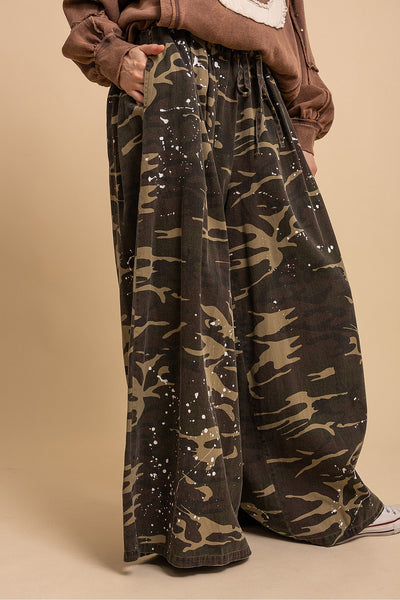 PAINT SPLATTER DETAIL CAMO PRINT WIDE-LEG PANTS