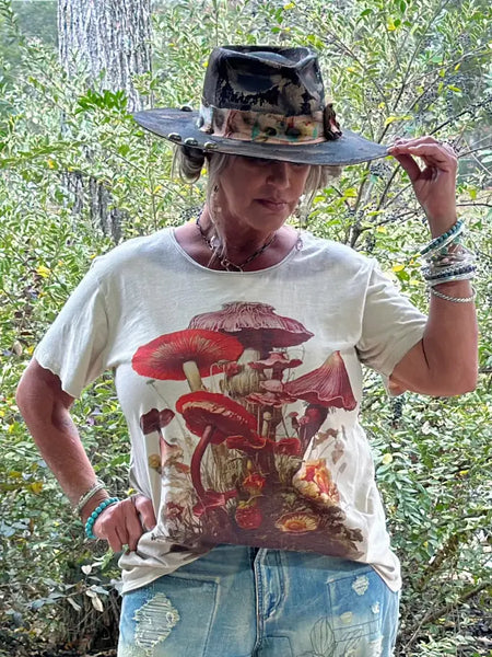 Moon Dance Tee - Lovely Mushroom