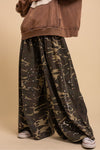 PAINT SPLATTER DETAIL CAMO PRINT WIDE-LEG PANTS