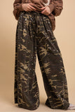 PAINT SPLATTER DETAIL CAMO PRINT WIDE-LEG PANTS