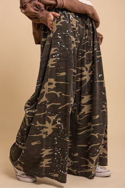 PAINT SPLATTER DETAIL CAMO PRINT WIDE-LEG PANTS